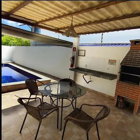 Apartamento com dois quartos, uma suíte na Praia de Taperapuã-3