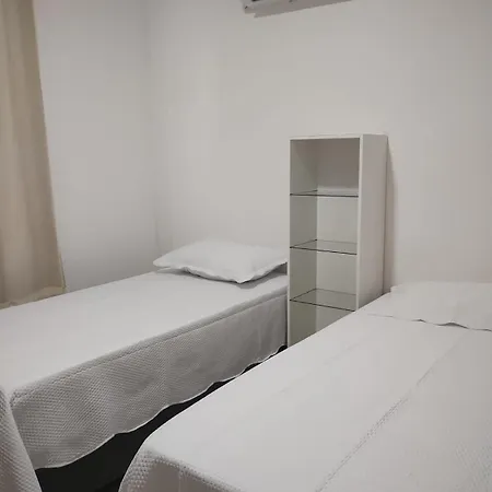 Apartamento com dois quartos, uma suíte na Praia de Taperapuã-2
